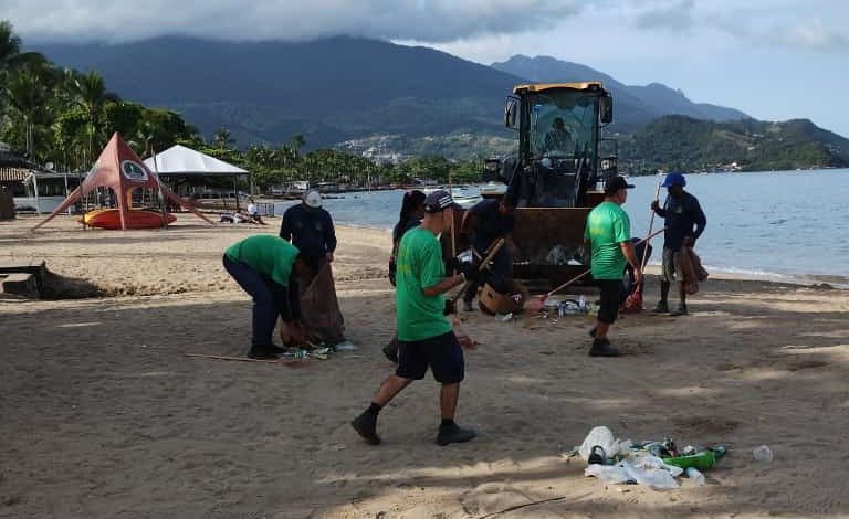 Prefeitura de Ilhabela recolheu 5,16 toneladas de lixo das praias da cidade na manhã pós Réveillon. Além disso, durante a coleta nas vias públicas, foram contabilizados 68,91 toneladas de lixo orgânico e 1,04 toneladas de materiais recicláveis.