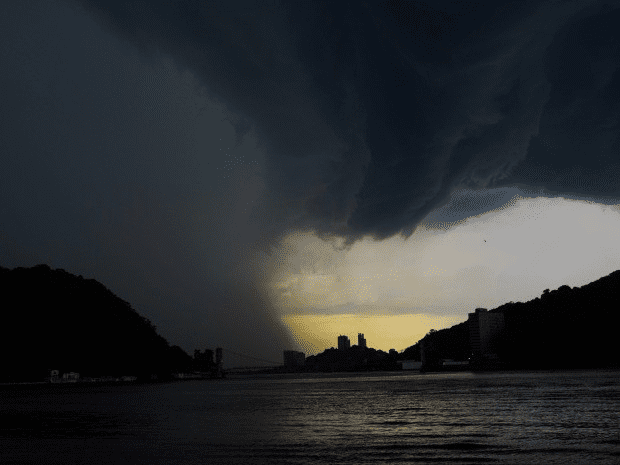 Por que estão ocorrendo fortes chuvas no Sul e no Sudeste?