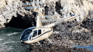Segundo áudios obtidos pela TV Vanguarda, o responsável orienta o piloto a encontrar um "buraco" — termo de aviação que significa um espaço de céu limpo e com campo visual um pouco melhor.