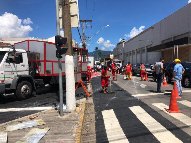Obra no desvio da Rua Auta Pinder é concluída e recebe sinalização de trânsito