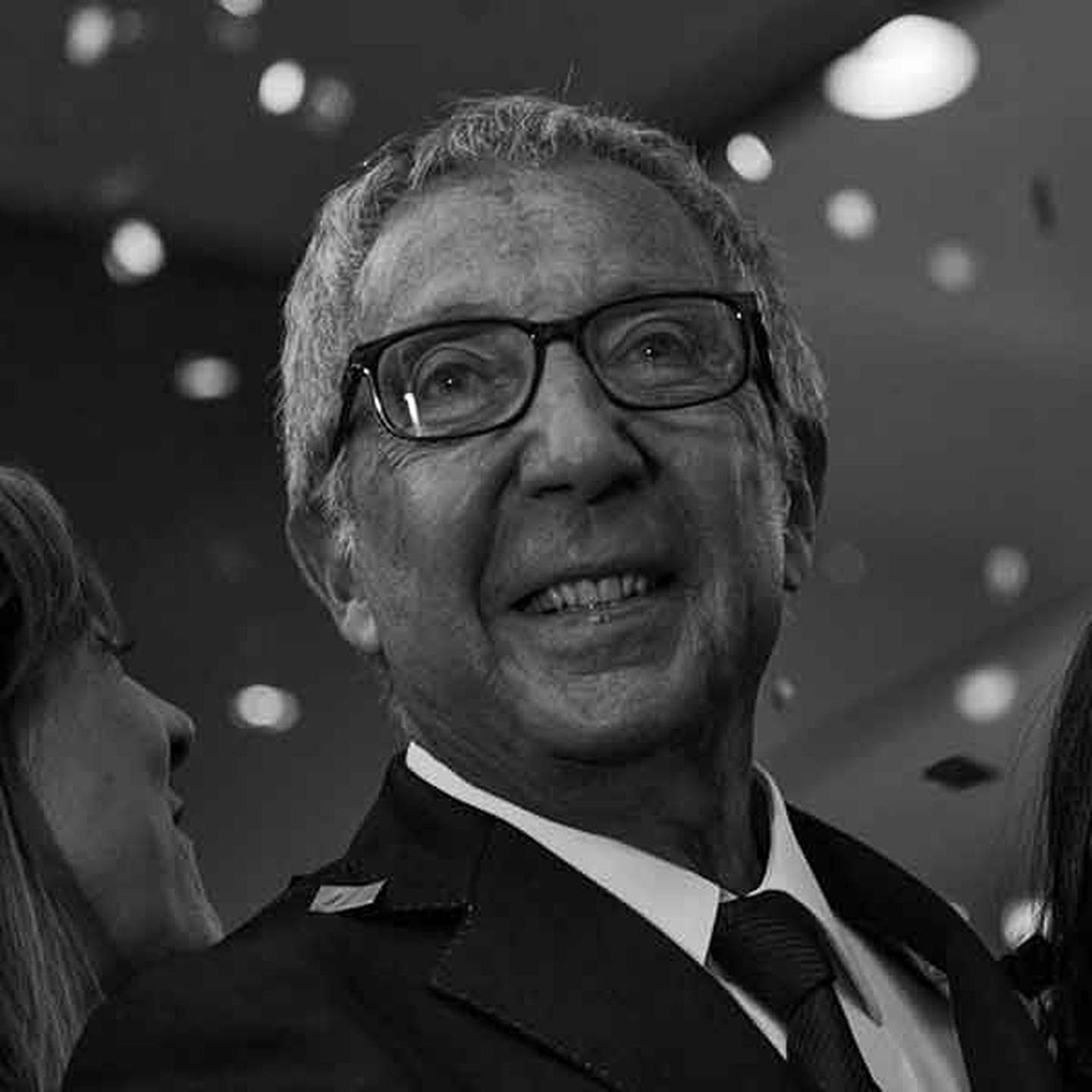Abilio Diniz colaborou ativamente na arrecadação de doações para as vítimas da tragédia, mesmo não estando na cidade na época do incidente. O empresário, conhecido como o "rosto" do Grupo Pão de Açúcar, demonstrou seu comprometimento com a comunidade em um momento de extrema necessidade.