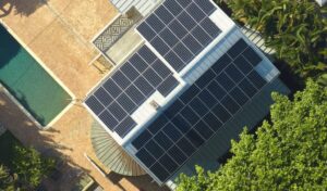  Secretaria de Desenvolvimento Econômico, aumentou em 500% os créditos concedidos a prefeituras para a construção de usinas com painéis solares e troca de iluminação pública em 2023.