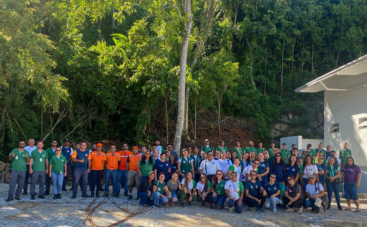 Ilhabela intensificou os cuidados e estabeleceu estratégias eficazes para combater a Dengue no município. No último sábado (17), foi realizado um mutirão de eliminação de criadouros de mosquitos nas regiões da Água Branca, Alto da Barra Velha e Barra Baixa, áreas com maior número de casos.