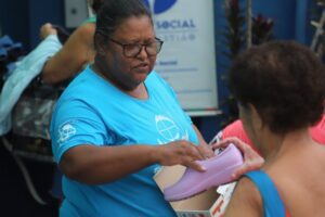 Moradores do bairro Canto do Mar e região recebem orientações de benefícios socioassistenciais