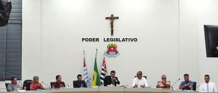 Polêmica em Ubatuba: Câmara Municipal aprova aumento de salários e benefícios para autoridades