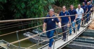 Governador Tarcísio de Freitas visita Ubatuba após chuva e anuncia construção de três pontes: investimento em infraestrutura e ajuda humanitária