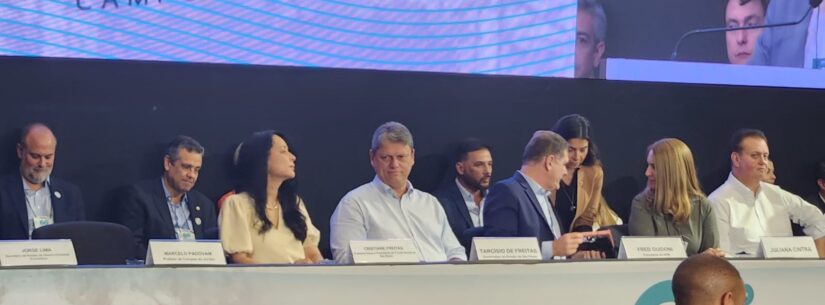 Prefeito de Caraguatatuba assinou o protocolo de intenções para assinatura do Convênio Facilita, uma parceria da Secretaria de Desenvolvimento Econômico com a Junta Comercial do Estado de São Paulo, Sebrae e Associação Paulista de Municípios.