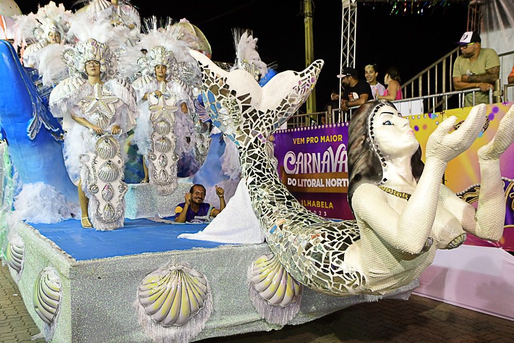 A segunda etapa do Carnaval em Dobro de Ilhabela começa nesta sexta-feira (8) com o desfile dos Blocos Carnavalescos, o som da banda de pagode Inimigos da HP e o DJ Mariano que vai embalar a folia por toda a madrugada, não deixando ninguém parado.