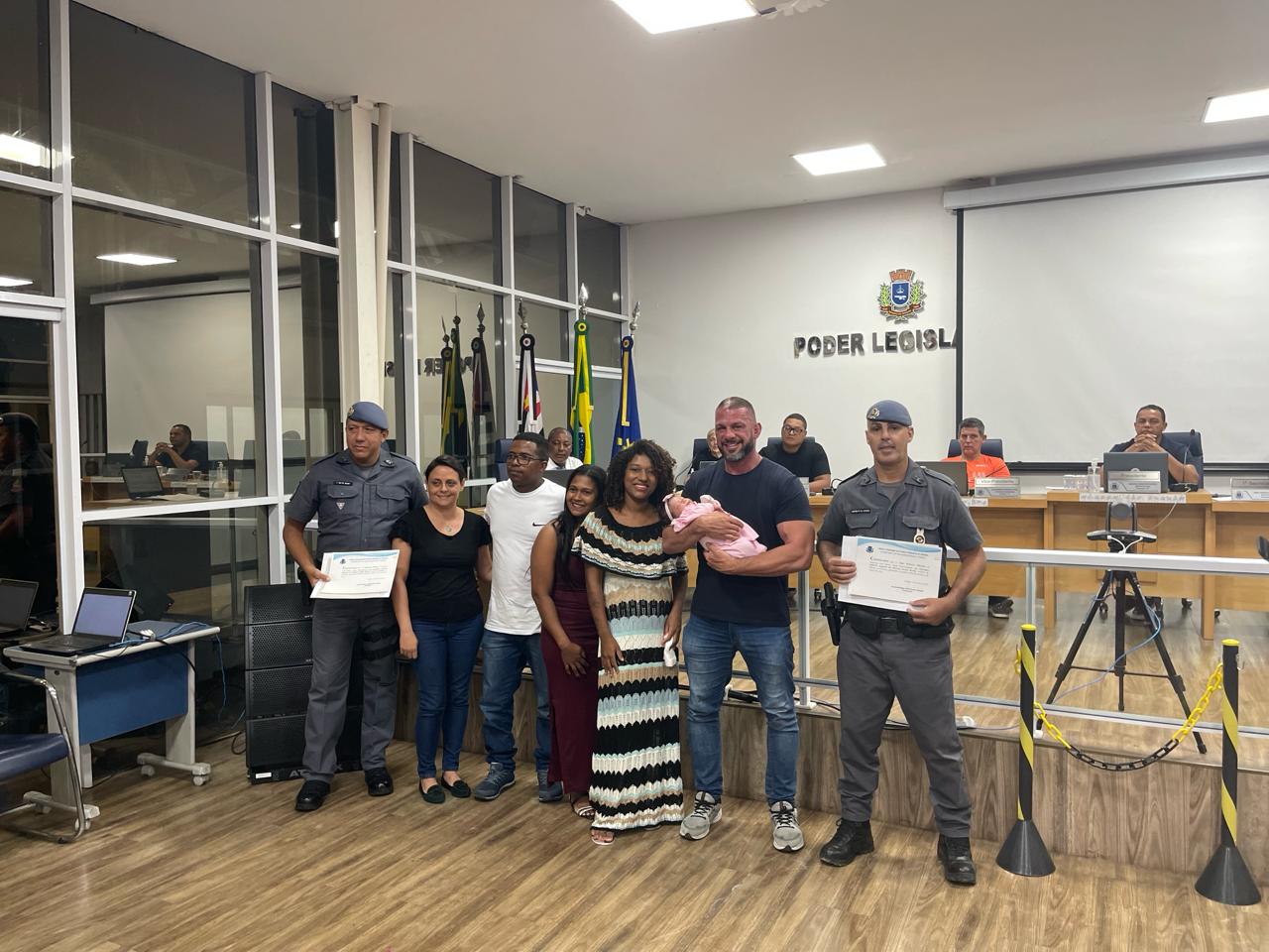 Sessão de Câmara de Ilhabela destaca homenagens e cobranças por melhorias na cidade