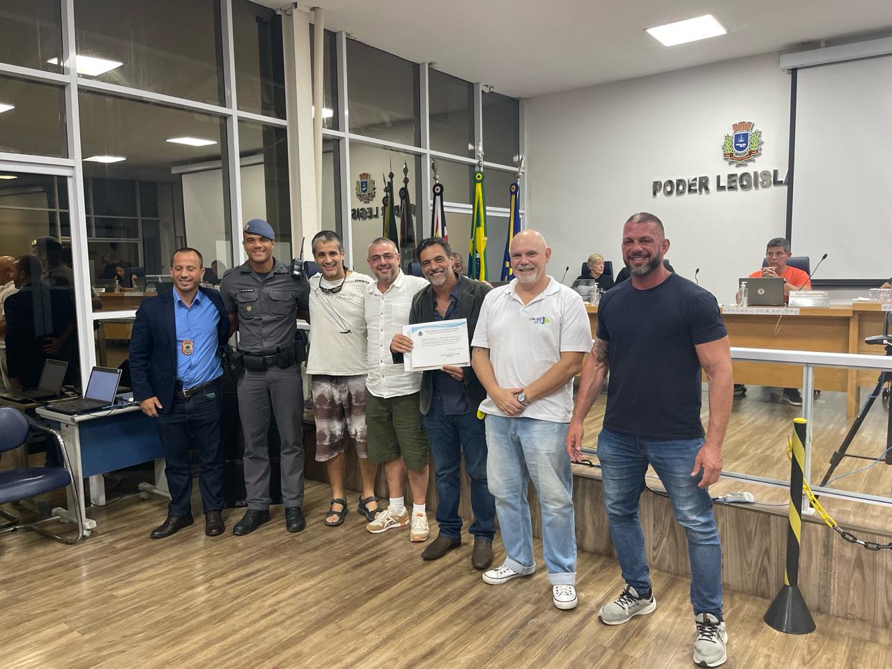 Sessão de Câmara de Ilhabela destaca homenagens e cobranças por melhorias na cidade