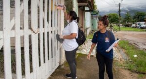 🦟💪⚠️ Combate à Dengue em Ubatuba! ⚠️💪🦟 A Secretaria Municipal de Saúde intensifica ações contra a dengue com mutirões de vistoria desde fevereiro. Mais de 4500 imóveis já foram inspecionados nas diversas regiões da cidade. Juntos, podemos combater essa doença! 🌟🏡 #Ubatuba #Saúde #Dengue #Prevenção