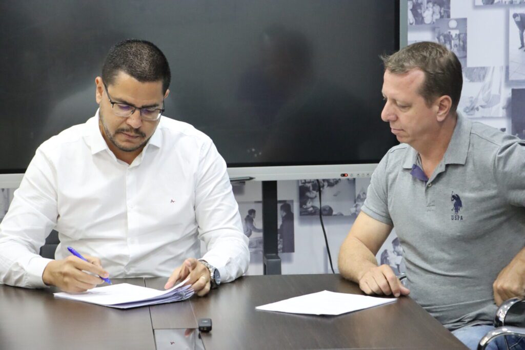PREFEITO DE CARAGUATATUBA ASSINA ORDEM DE SERVIÇO DE MAIS DE R$ 30 MILHÕES PARA OBRAS DE DRENAGEM EM 13 BAIRROS