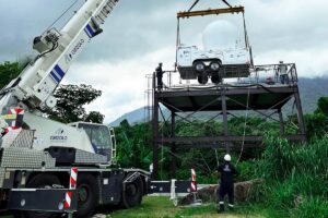 Radar meteorológico é instalado em torre metálica na região Sul de Ilhabela