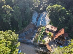 Prefeitura de São Sebastião conclui obras de contenção e drenagem na Estrada do Piavú, em Cambury