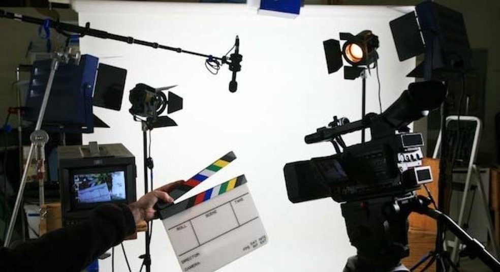 Curso gratuito de cinema com bolsa-auxílio no Litoral Norte de SP. Inscreva-se até 11 de abril na Escola Livre de Cinema Caiçara.