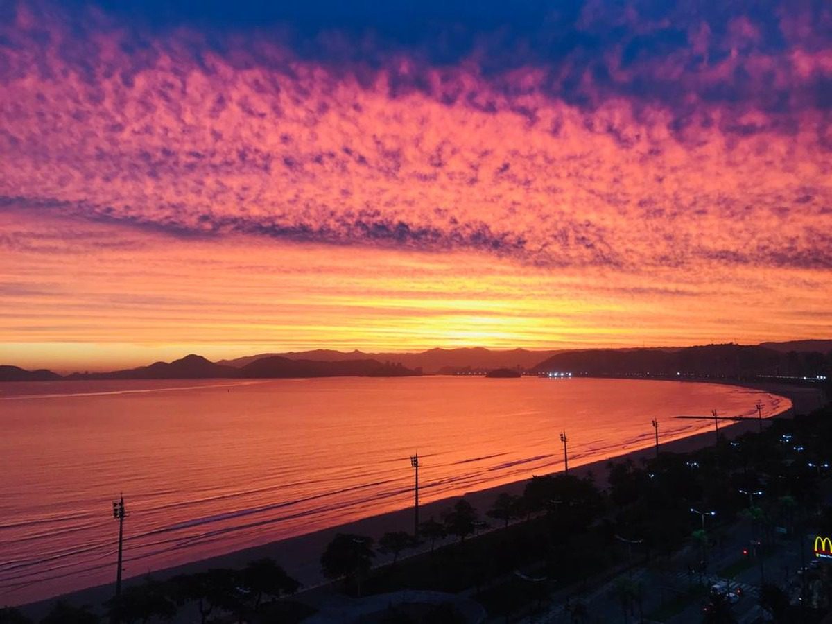 O mês de abril começou com previsão de temperaturas acima da média para o Litoral Norte, de acordo com o Instituto Nacional de Meteorologia (Inmet).