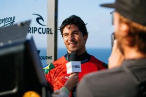 Sebastianense Gabriel Medina é eliminado em polêmica no Pro Bells Beach 2024