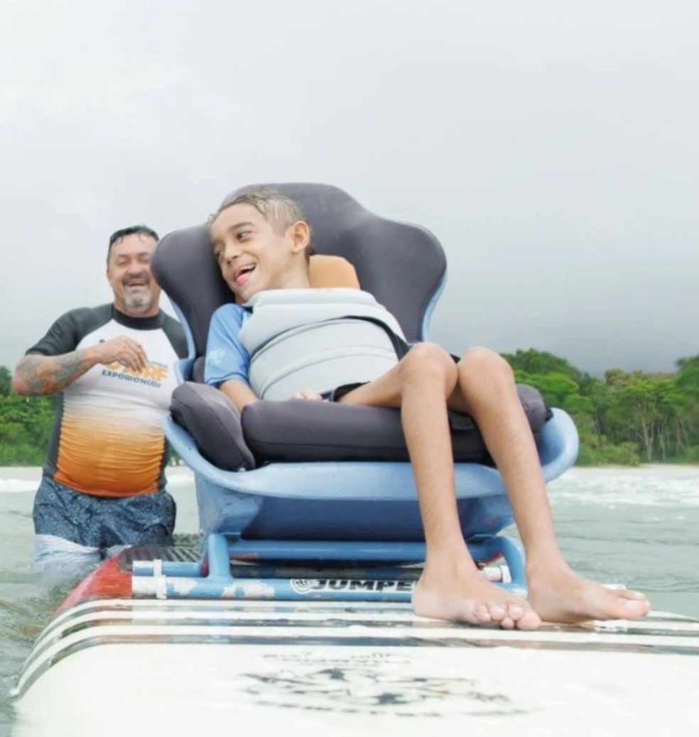 Ubatuba: onde as ondas se tornam palco para sonhos e superação. Conheça a inspiradora história de Marquinhos e sua paixão pelo surfe.