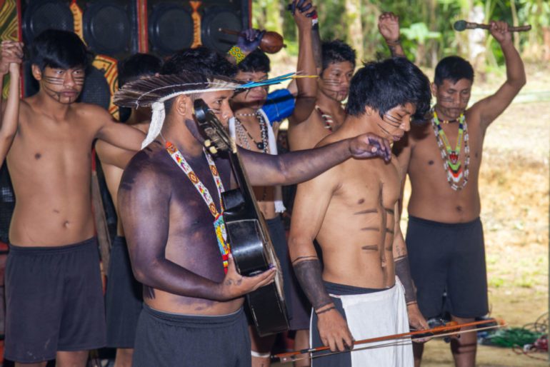 Participe do Festival da Cultura Guarani em Ubatuba. Artesanatos, música e homenagens em uma programação cultural intensa.