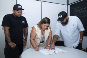 Prefeitura assina repasse para Associação Ubatuba de Surf