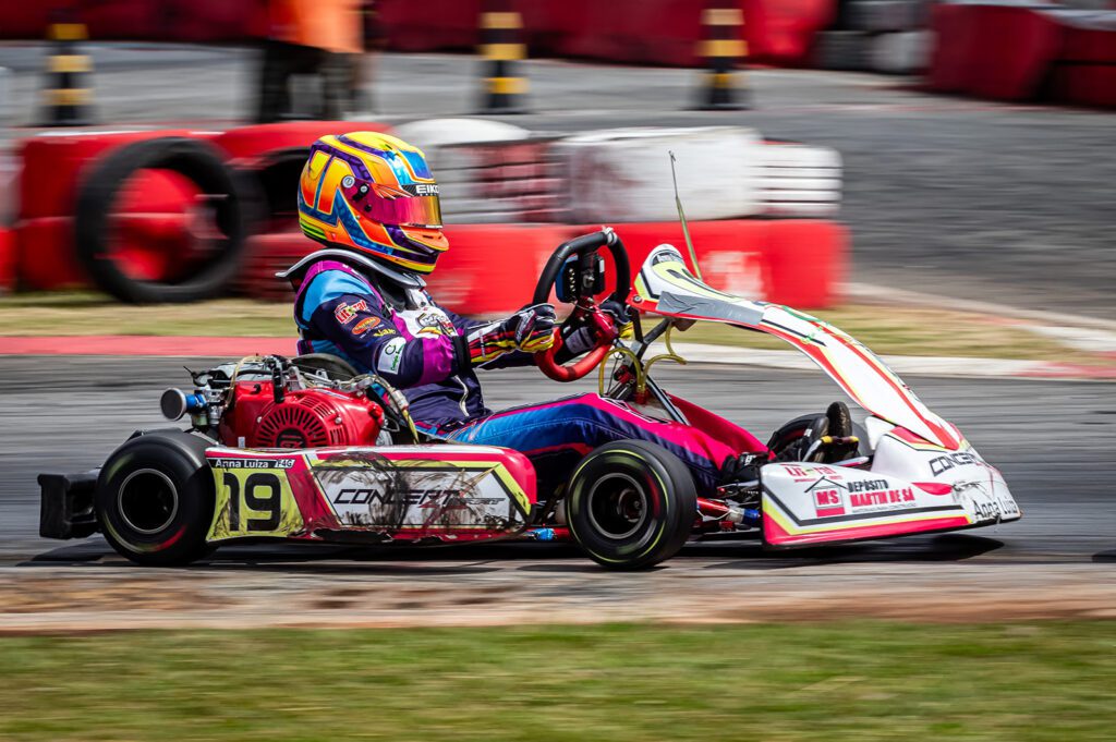 Anna Luiza teve problemas com o kart, mas conseguiu um lugar no pódio da F4 Graduados