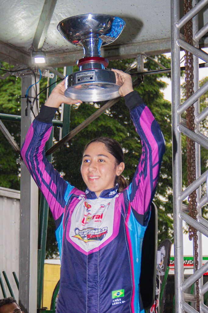 Regularidade leva Anna Luiza Pimpão ao pódio da Copa São Paulo Light de Kart