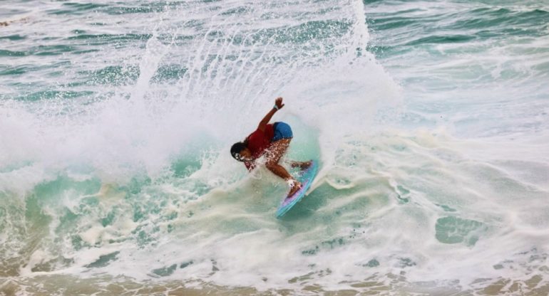 Saiba mais sobre o circuito mundial de skimboard 'El Rey del lovers' e os representantes de Ubatuba: Júlia Dias e Daniel Alves Azevedo.