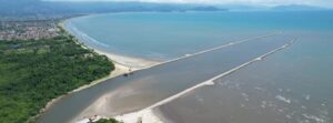 Saiba mais sobre o enrocamento do Rio Juqueriquerê em Caraguatatuba, uma importante obra de infraestrutura para a região.