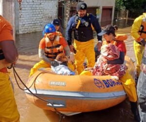 Força tarefa liderada pela Defesa Civil de São Sebastião resgata 14 pessoas, 64 cachorros e 16 gatos em São Leopoldo