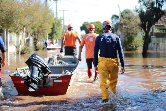 Prefeito Felipe Augusto institui decreto para Ajuda Humanitária ao Rio Grande do Sul.