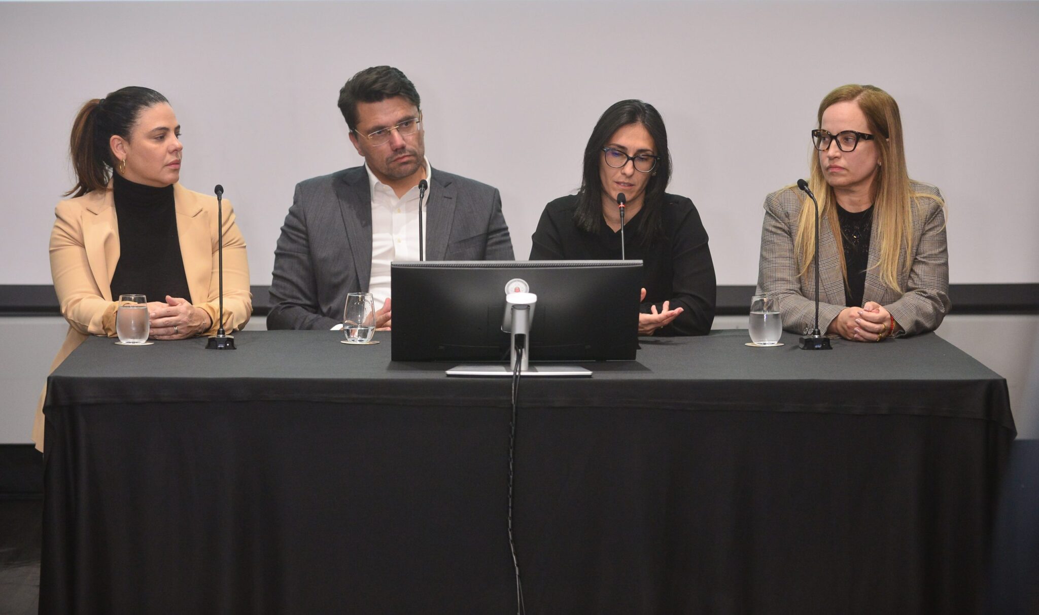 Saiba mais sobre a oferta pública da Sabesp e o processo de desestatização da empresa. Conheça os detalhes da venda de ações ao mercado.