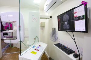 Prótese de silicone aumenta o risco de câncer de mama? Veja mitos e verdades sobre a doença