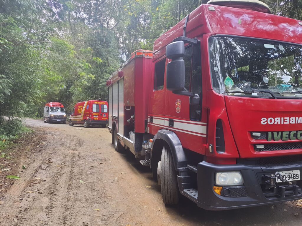 Bombeiros Resgatam Homem Após Queda em Poço do Jabuti, Ilhabela