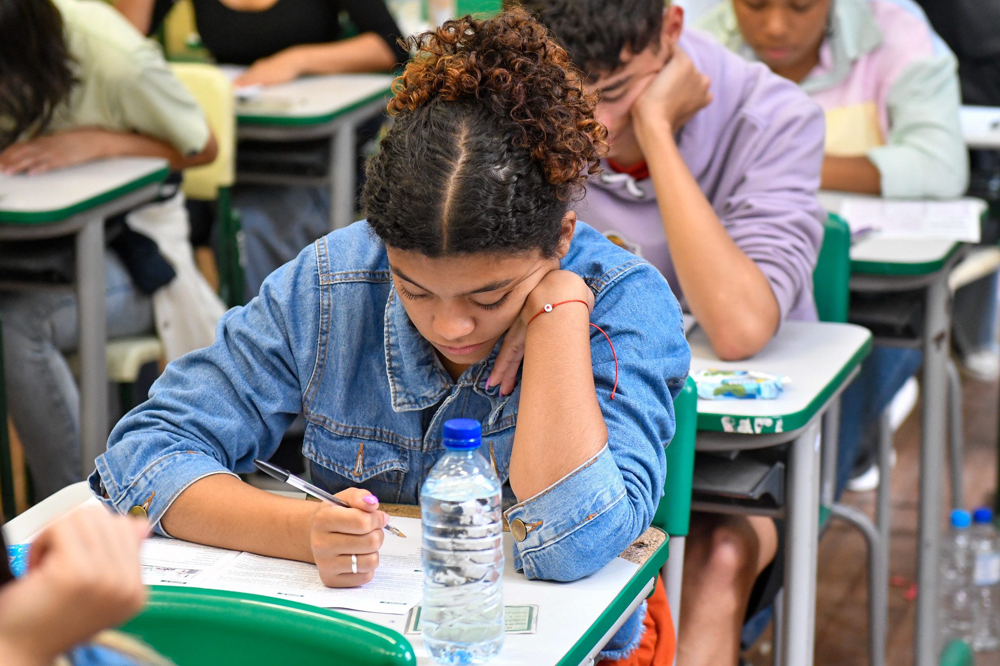 Confira os detalhes do Provão Paulista Seriado 2024! Estudantes da rede estadual enfrentam desafio de questões e redação.