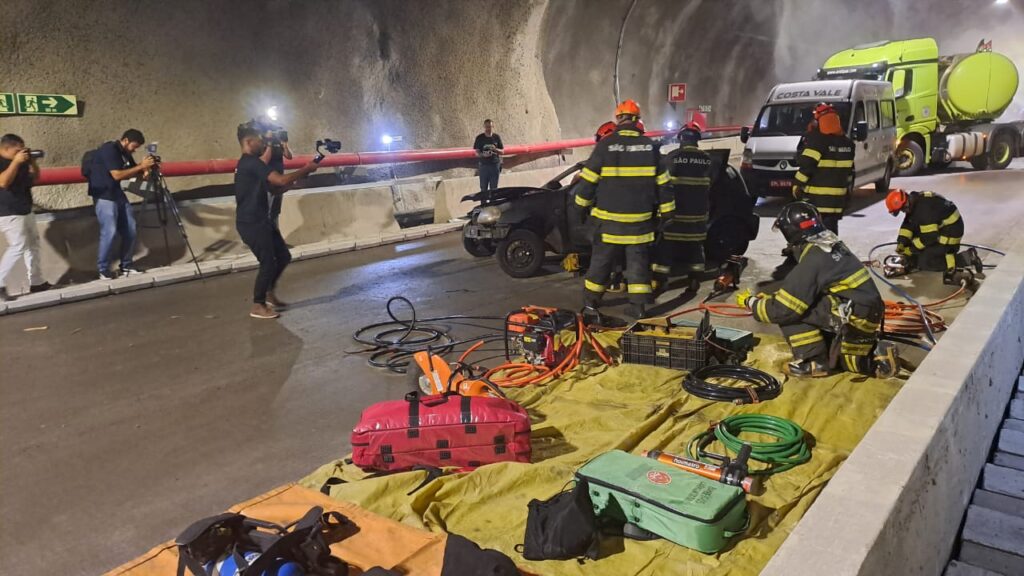 Tamoios realiza simulado de acidente no Contorno Sul