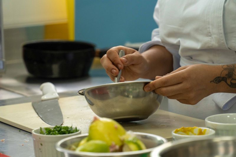 Curso gratuito de confeitaria na Ilhabela Escola Técnica tem pré-inscrições abertas