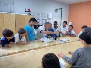 Projeto “Pequenos Cientistas” promove inclusão e aprendizagem em Ilhabela