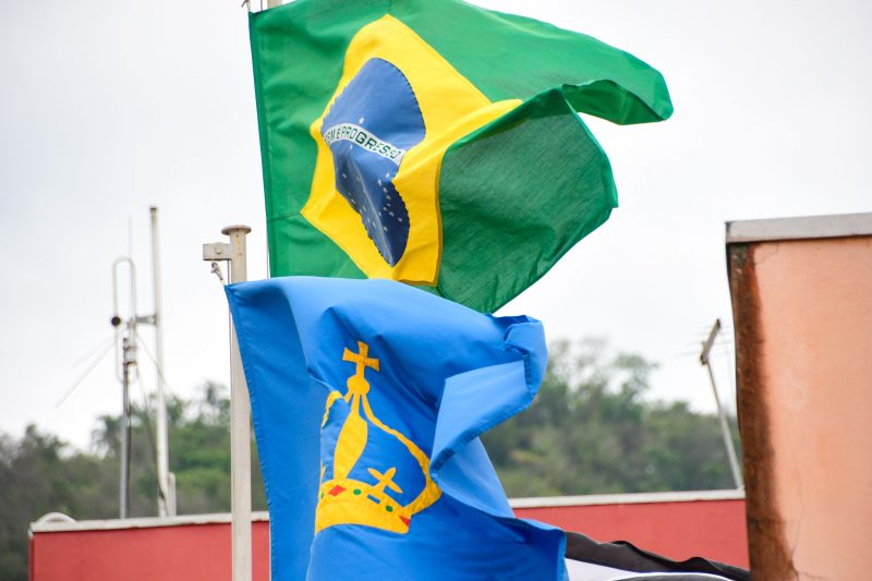 Ilhabela Comemora os 135 Anos do Dia da Bandeira com Solenidade Patriótica