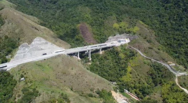 O Contorno Sul da Rodovia dos Tamoios foi inaugurado, proporcionando uma nova rota rápida e eficiente entre São Sebastião e Caraguatatuba.