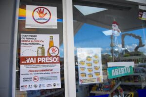 Ilhabela Lança Campanha Contra Venda de Bebidas Alcoólicas a Menores