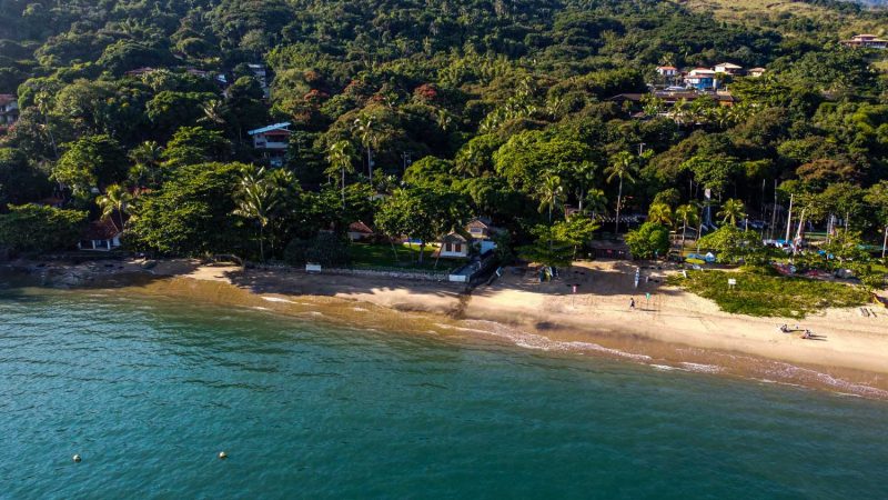 Não perca a Virada Cultural em Ilhabela na Praia da Armação. Uma noite de música, diversão e entretenimento para todas as idades.