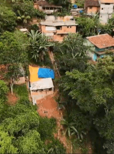 Conheça os perigos da ocupação irregular em Ilhabela. Saiba por que o descongelamento de áreas de risco pode ter consequências catastróficas.