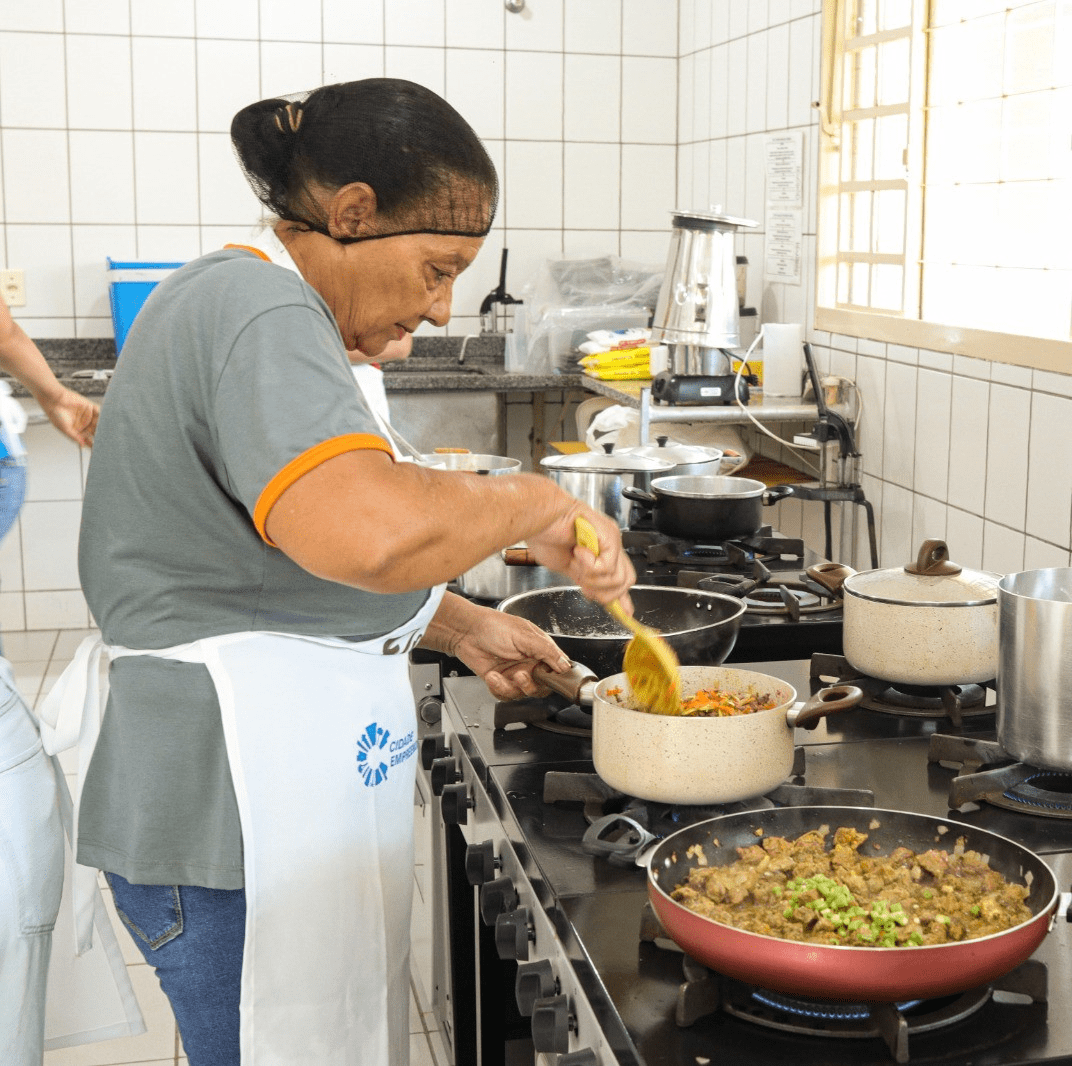 Confira as vagas emergenciais para merendeiras em Caraguatatuba. Envie seu currículo por e-mail ou entregue pessoalmente no PAT.