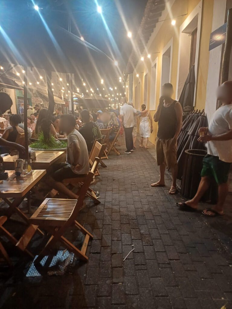 Rua do Meio em Ilhabela: Moradores Protestam Contra Falta de Espaço e Desrespeito de Comércios