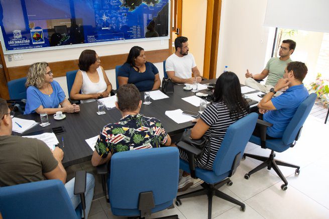 Reunião com Ambulantes Define Planos para Melhoria na Praia da Cigarras