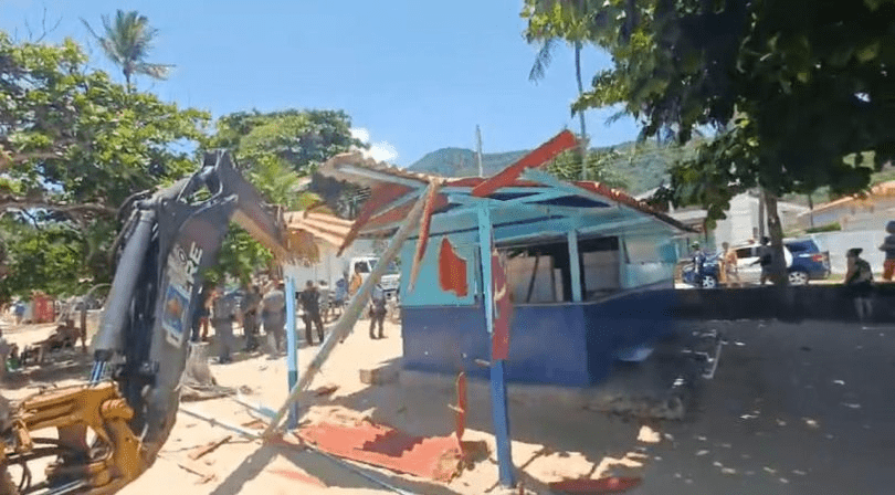 Reunião com ambulantes na Praia da Cigarras discute melhorias no atendimento e organização, atendendo as demandas dos comerciantes.