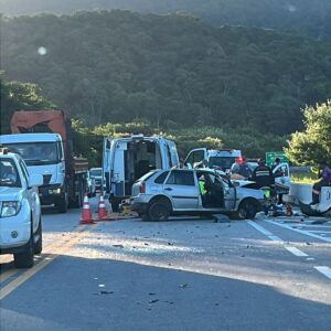 Colisão frontal no Contorno Sul deixa uma pessoa morta e outra ferida