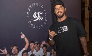 Filipe Toledo inaugura instituto social de surfe em Ubatuba