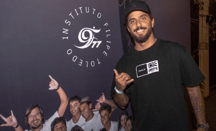 Conheça o Instituto Filipe Toledo em Ubatuba, que visa transformar a vida de jovens por meio do surfe e da inclusão social.