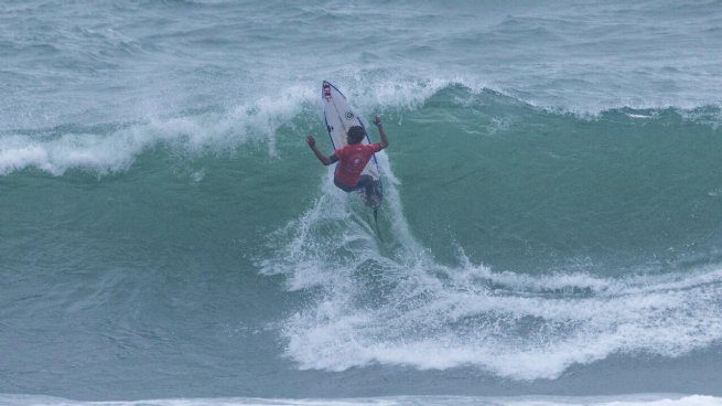 Maresias recebe QS6000 com grandes estrelas do surfe e show aéreo da Esquadrilha Ceu